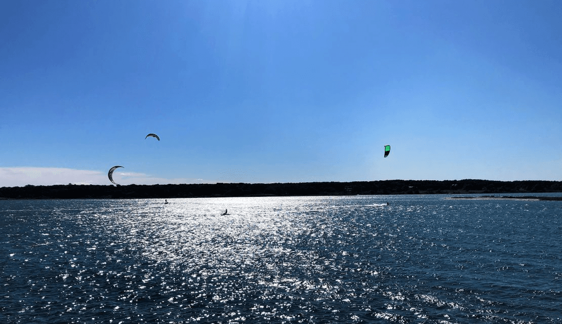 Wind Surfing in Sengenkontacket Pond 1110x640